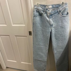 Never worn Abercrombie high rise cross over jeans. Light wash